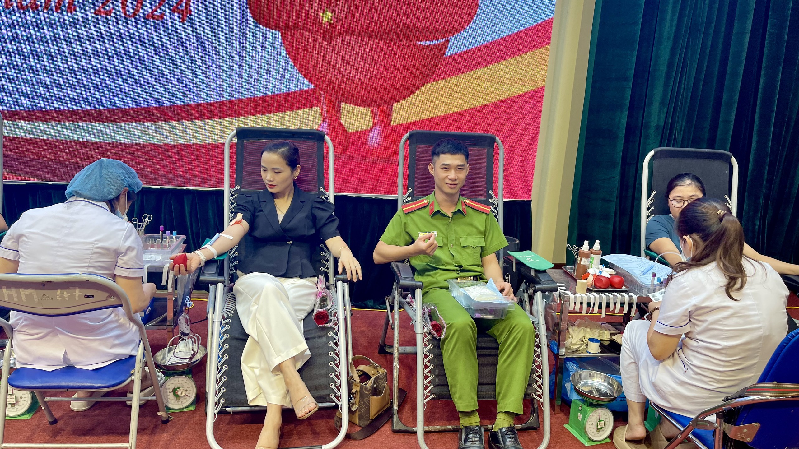 hien mau.jpg